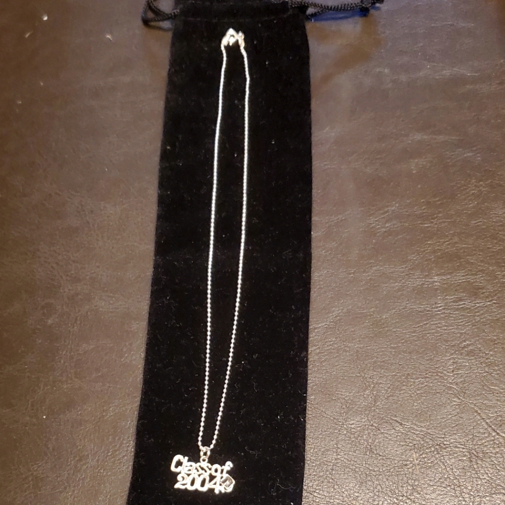 2004 graduate necklace